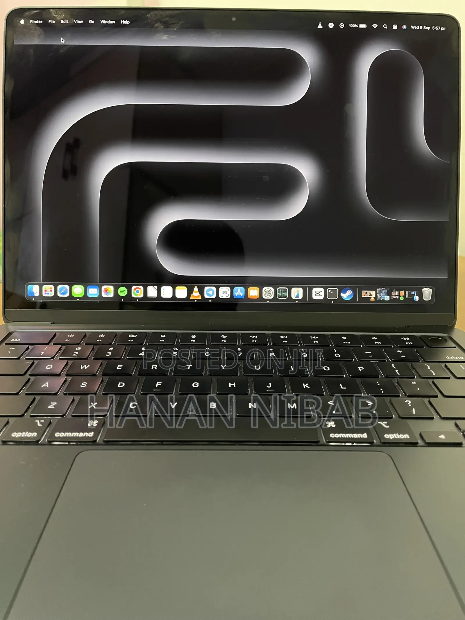 New Laptop Apple MacBook Air 2024 M3 16GB Apple M3 SSD 256GB