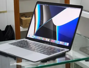 New Laptop Apple MacBook Pro 2019 16GB Intel Core i7 SSD 512GB