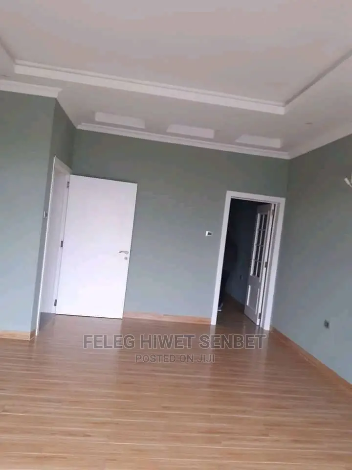 5bdrm House in አአ, Bole for Sale