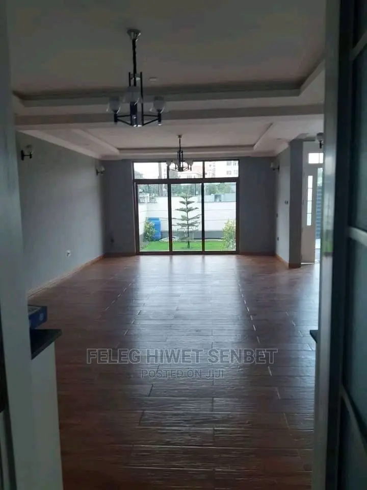 5bdrm House in አአ, Bole for Sale