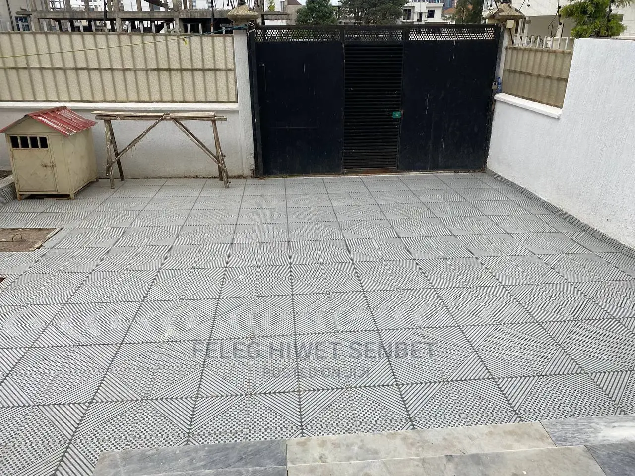 6bdrm House in አአ, Bole for Sale