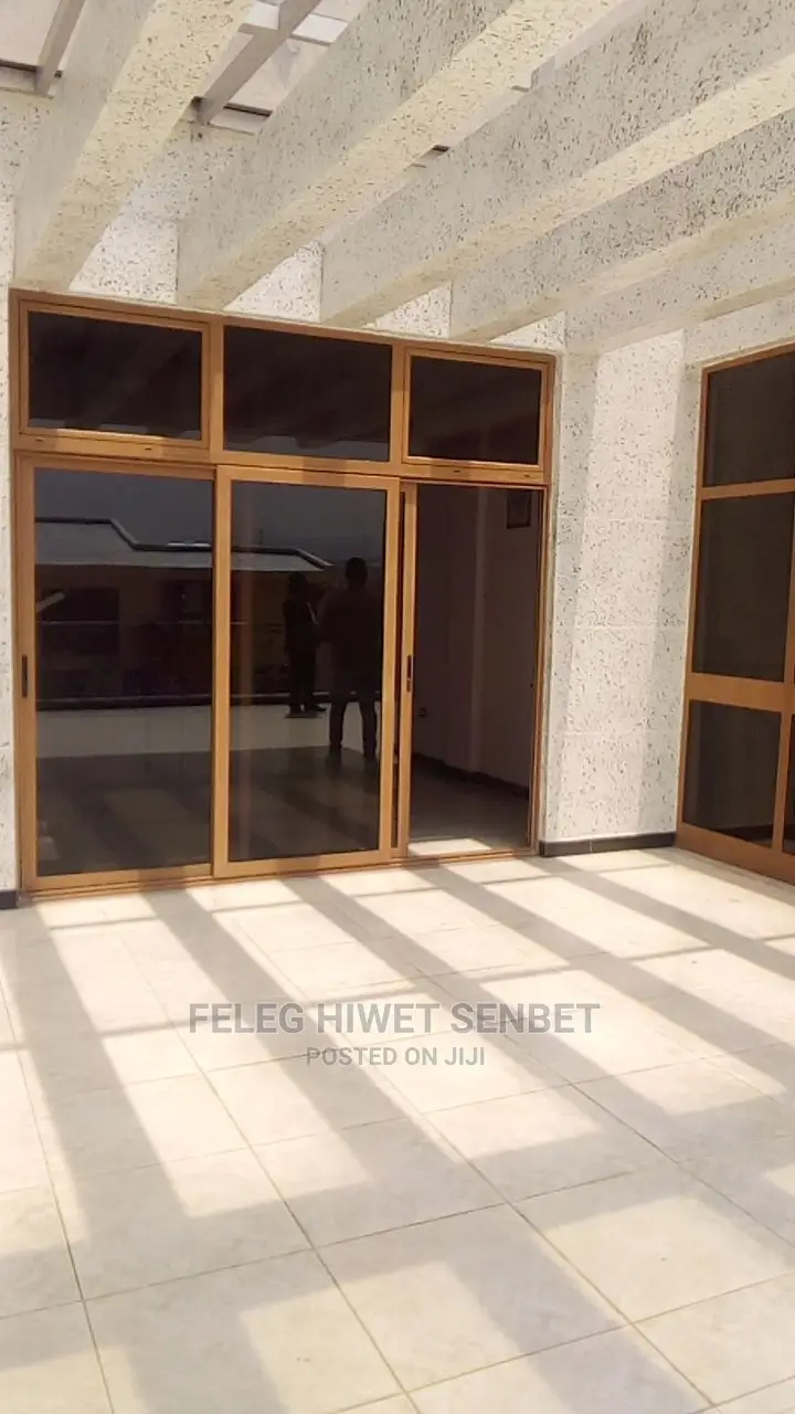 6bdrm House in አአ, Bole for Sale