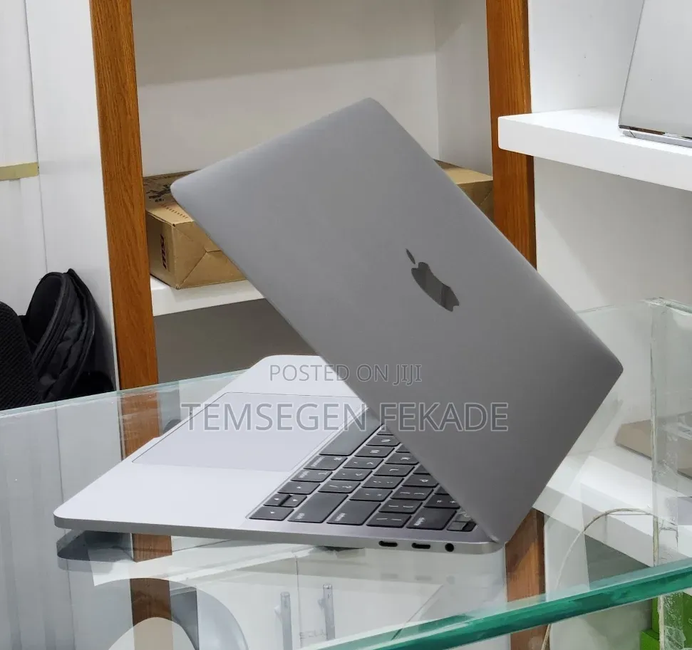 New Laptop Apple MacBook Pro 2019 16GB Intel Core i7 SSD 512GB