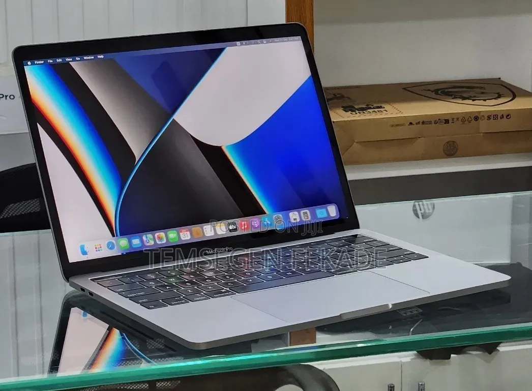 New Laptop Apple MacBook Pro 2019 16GB Intel Core i7 SSD 512GB