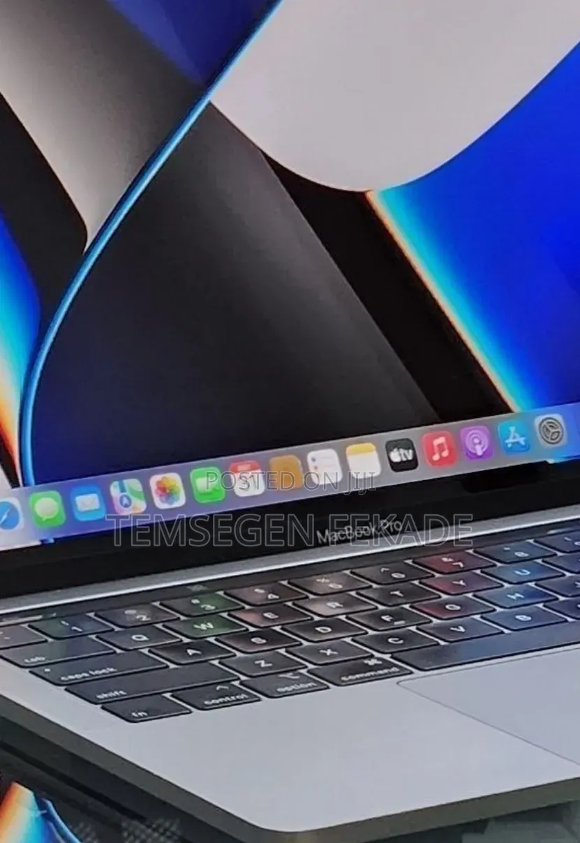 New Laptop Apple MacBook Pro 2019 16GB Intel Core i7 SSD 512GB