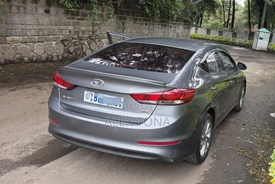 Hyundai Avante 2017 Gray