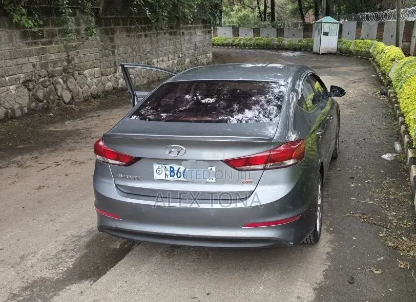 Hyundai Avante 2017 Gray