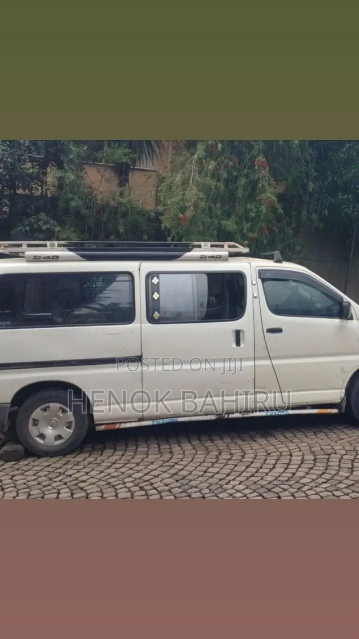Toyota Grand HiAce 2002 White