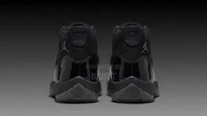 Air Jordan 11 Black