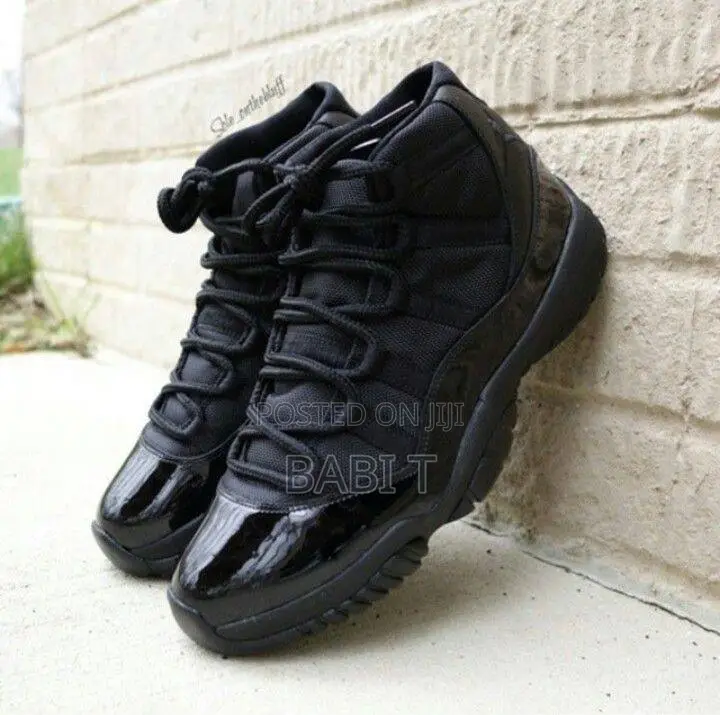 Air Jordan 11 Black