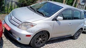 Toyota IST 2003 Silver