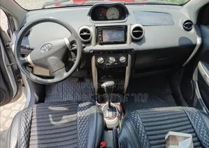 Toyota IST 2003 Silver