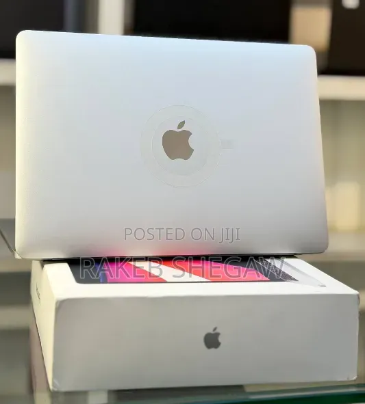 New Laptop Apple MacBook Pro 8GB Apple M1 SSD 512GB
