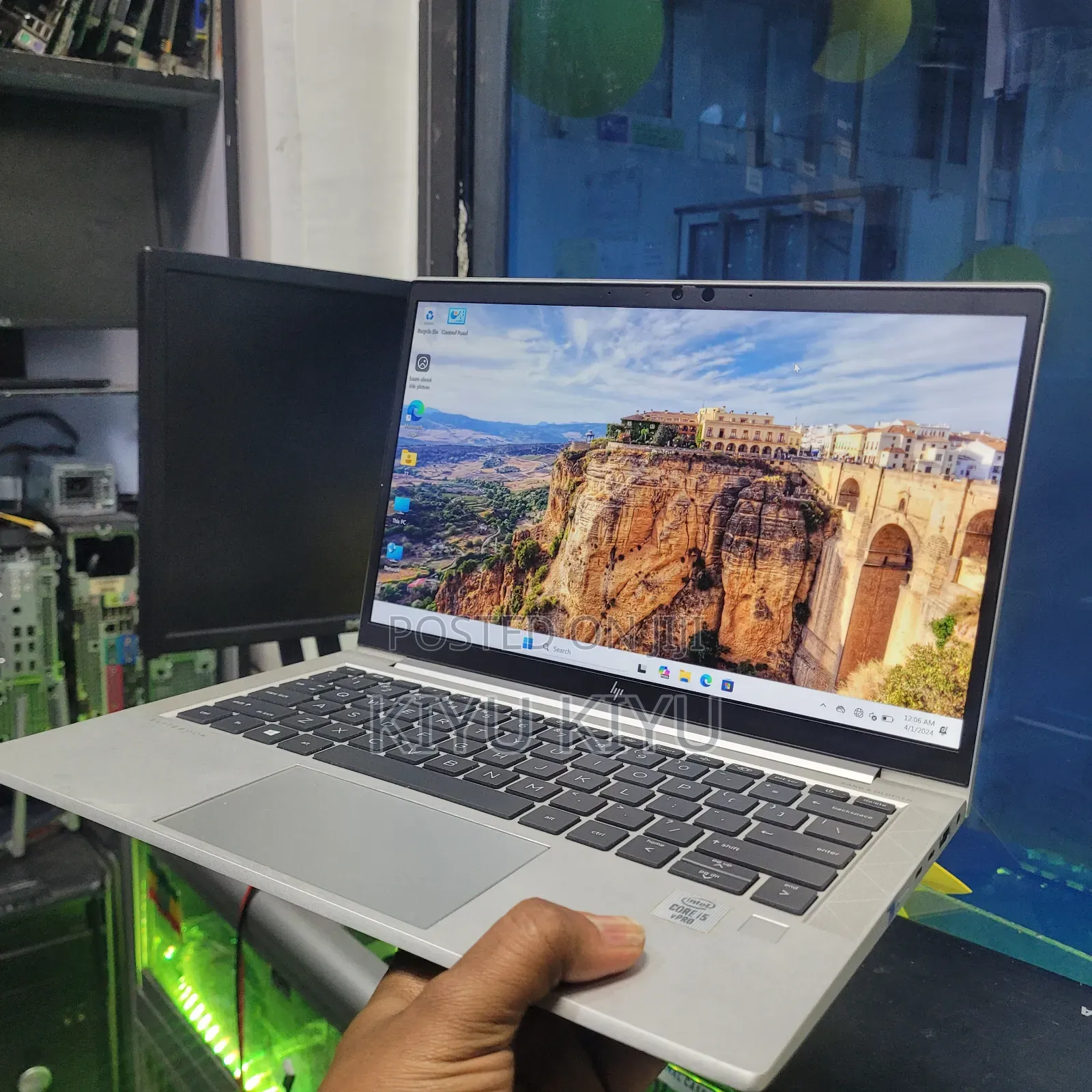 New Laptop HP EliteBook 830 8GB Intel Core i5 SSD 512GB