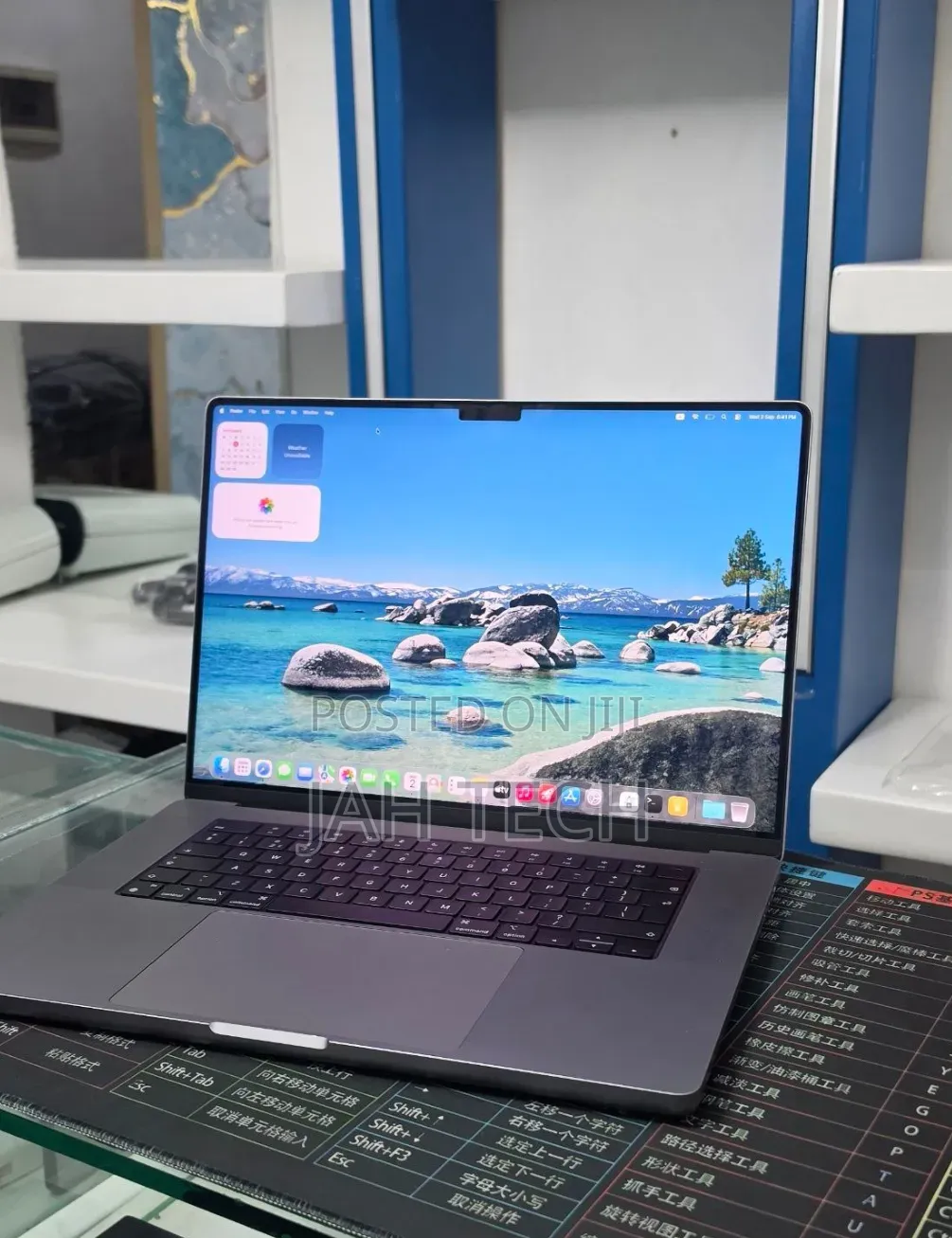 New Laptop Apple MacBook Pro 2021 M1 32GB Apple M1 Pro SSD 512GB