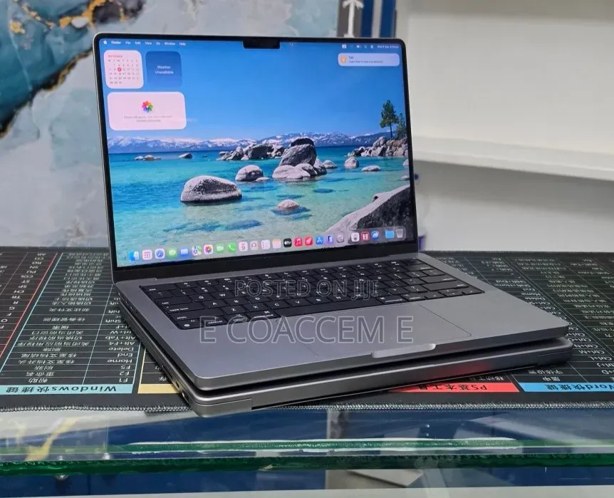 New Laptop Apple MacBook 32GB SSD 1T