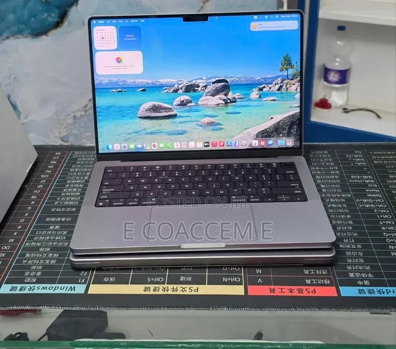 New Laptop Apple MacBook 32GB SSD 1T