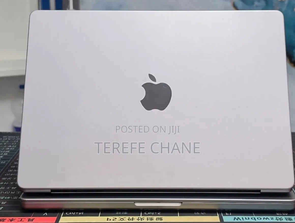 New Laptop Apple MacBook Pro 2020 M1 32GB Apple M1 Pro SSD 1T