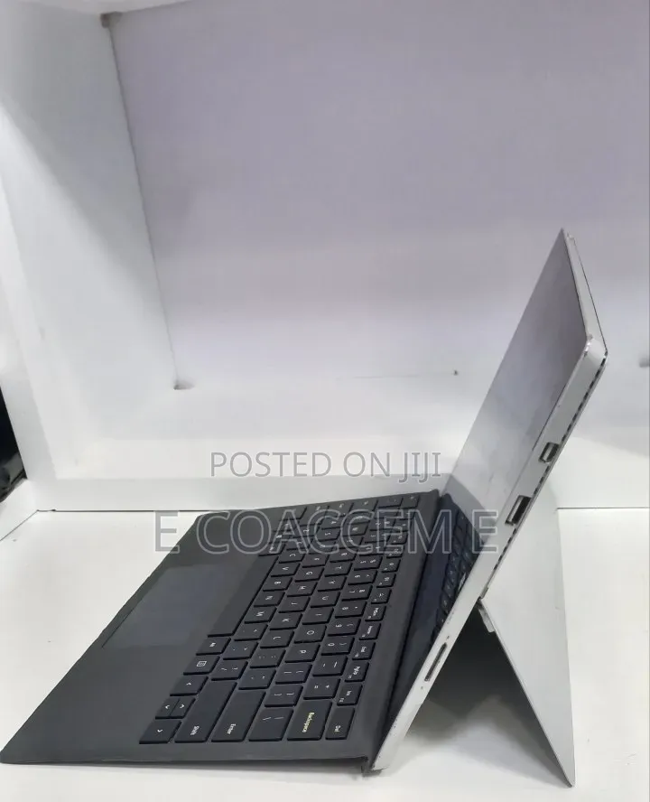 New Laptop Microsoft Surface 8GB Intel Core i7 SSD 256GB