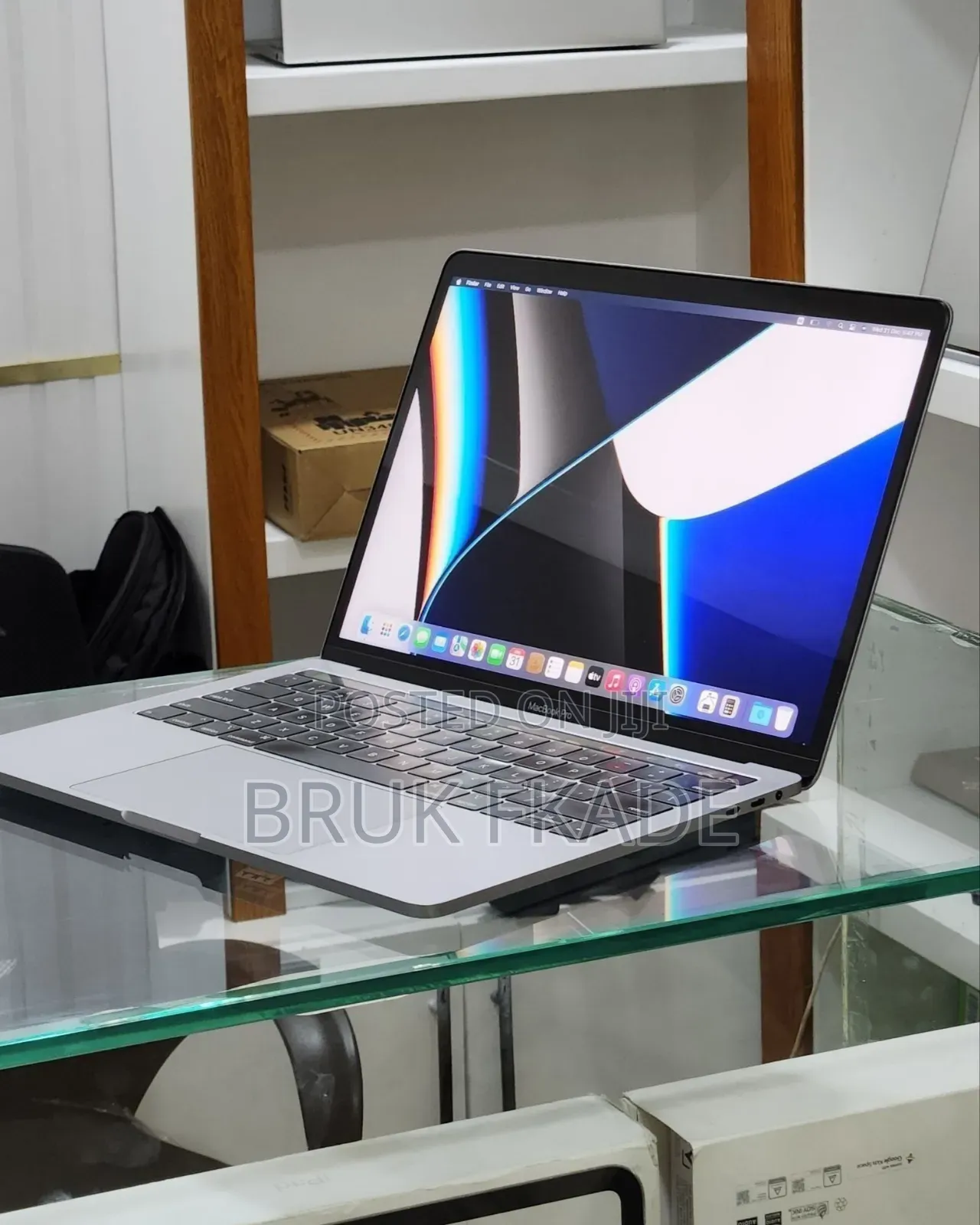 New Laptop Apple MacBook Pro 2019 16GB Intel Core i7 SSD 512GB