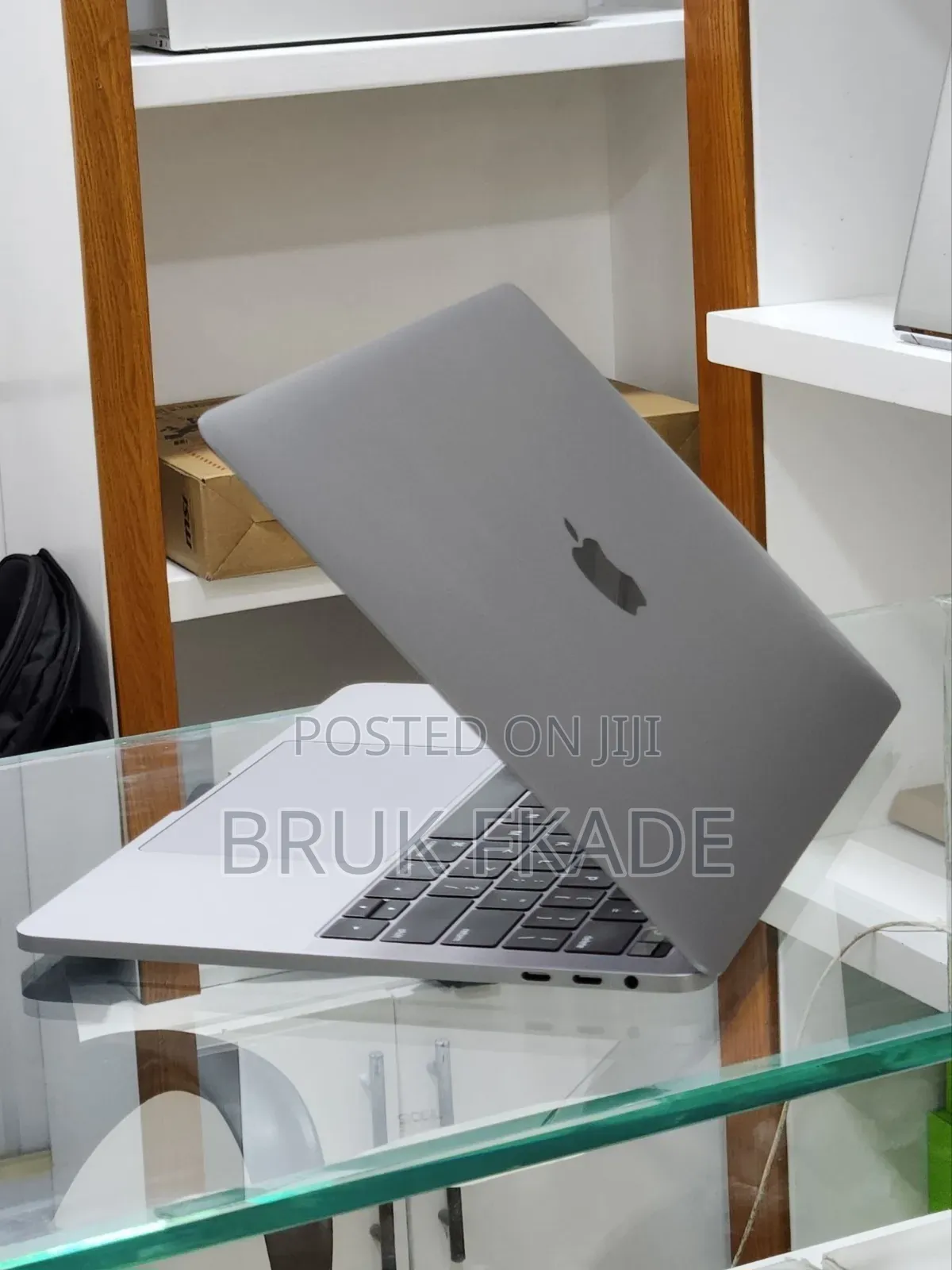 New Laptop Apple MacBook Pro 2019 16GB Intel Core i7 SSD 512GB