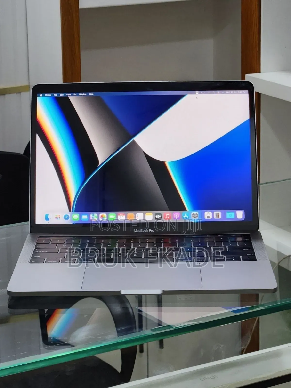 New Laptop Apple MacBook Pro 2019 16GB Intel Core i7 SSD 512GB