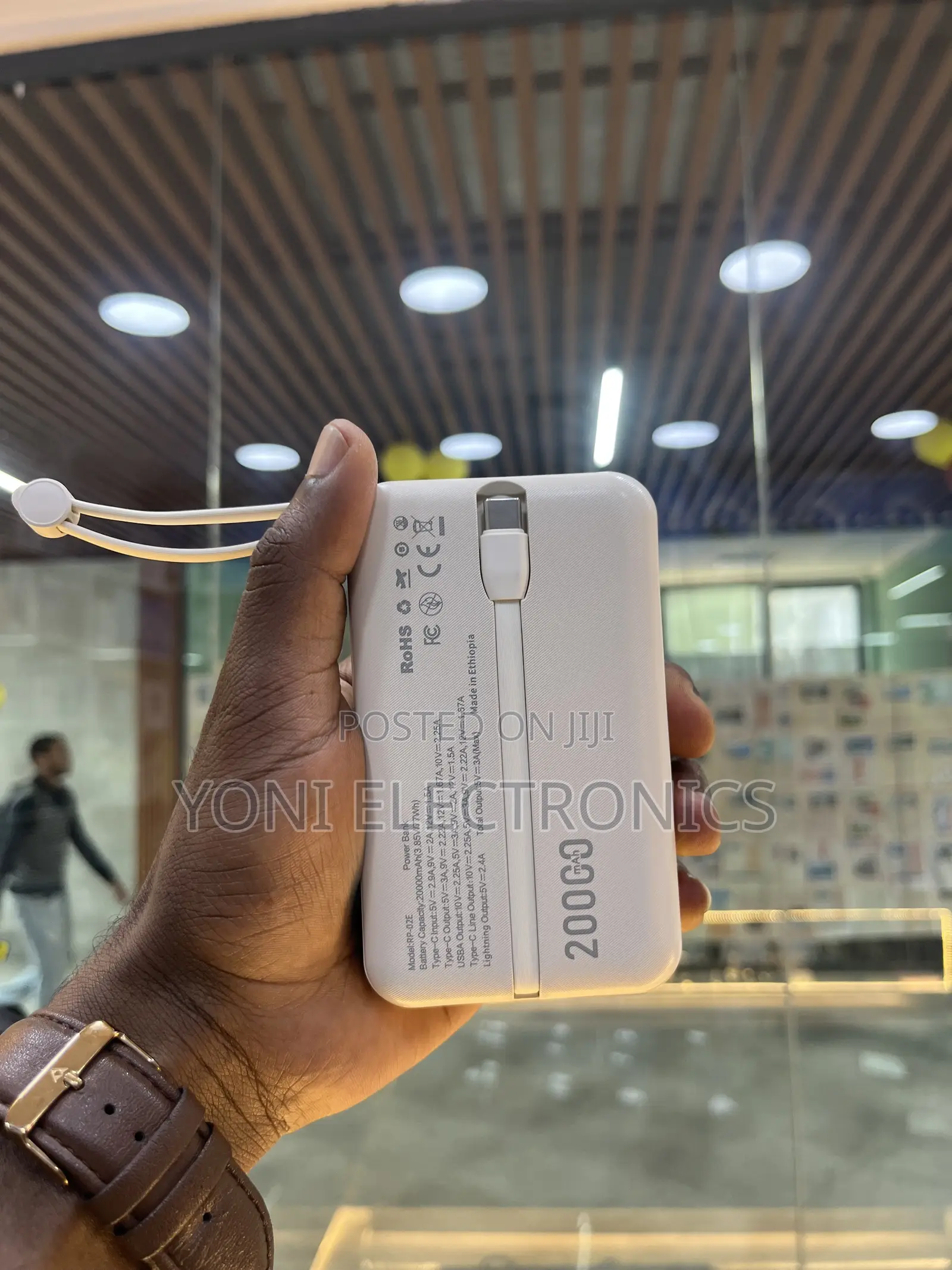 Rugga's 20,000mAh Portable Power Bank With Built-in Cables