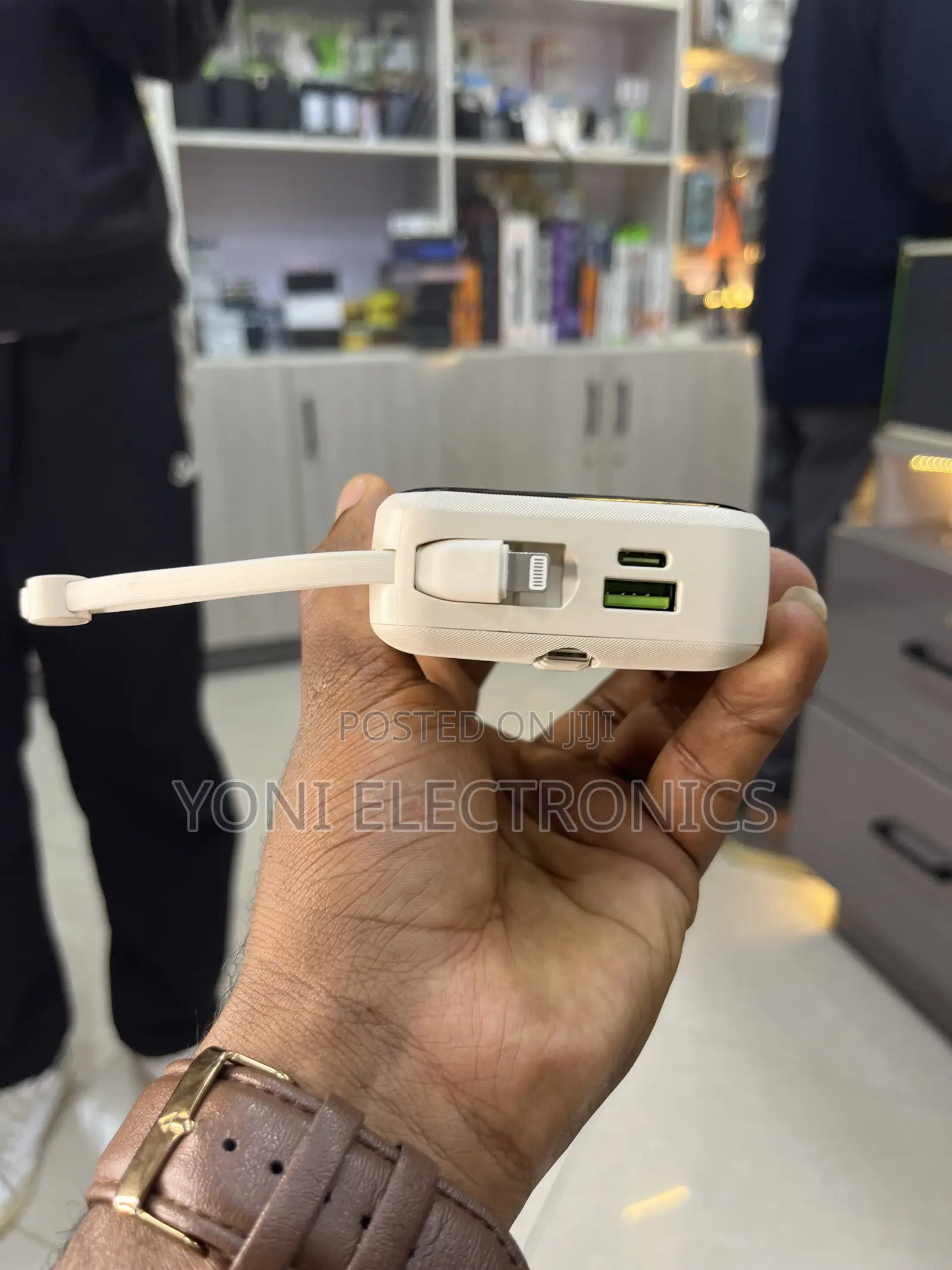 Rugga's 20,000mAh Portable Power Bank With Built-in Cables
