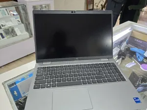 New Laptop Dell Precision 3560 8GB Intel Core i7 SSD 512GB
