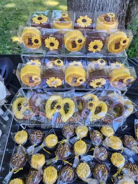 Chocolate Covered Strawberries, Cookie,cake Pops Etc