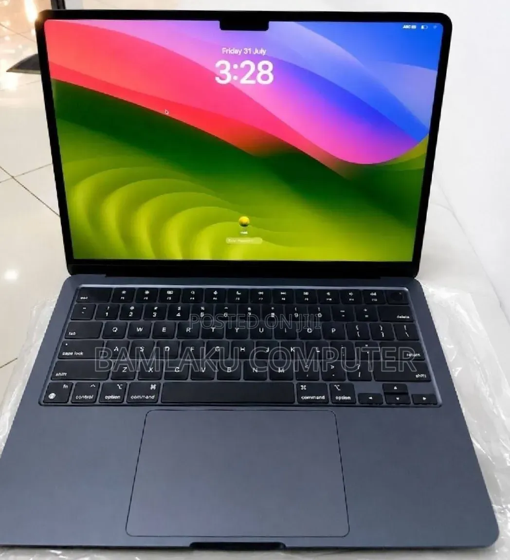 New Laptop Apple MacBook Air 2022 M2 8GB Apple M2 SSD 256GB