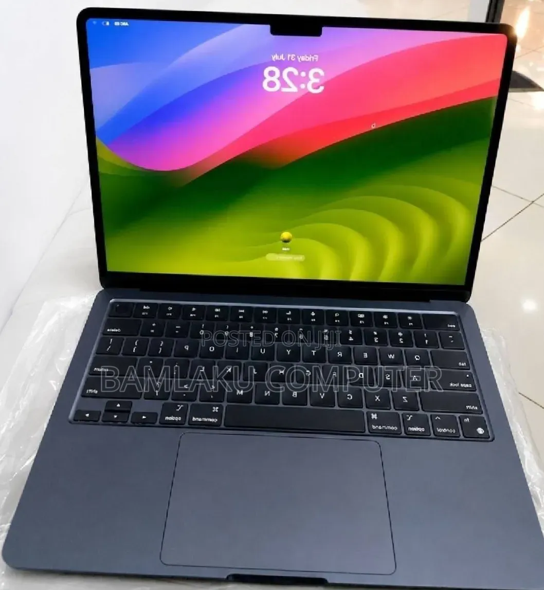New Laptop Apple MacBook Air 2022 M2 8GB Apple M2 SSD 256GB