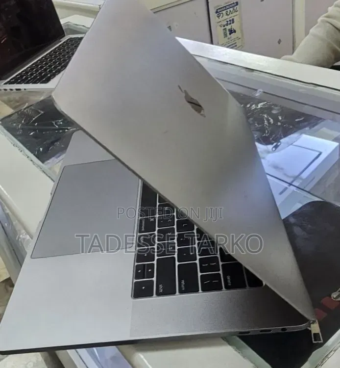 New Laptop Apple MacBook Pro 2019 16GB Intel Core i7 SSD 512GB