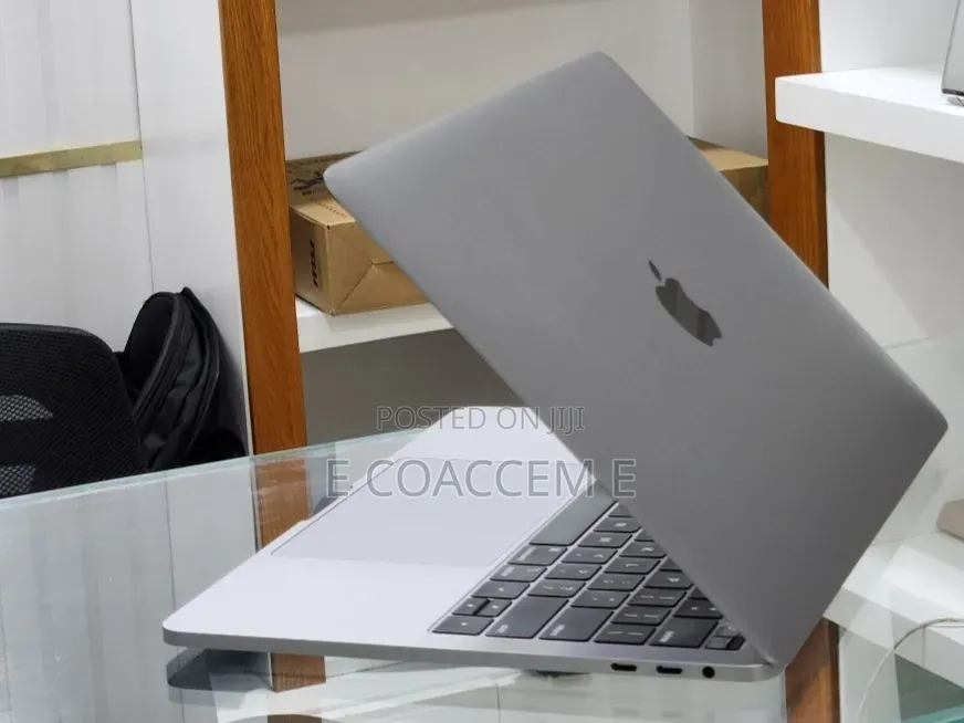 New Laptop Apple MacBook 16GB Intel Core i7 SSD 512GB
