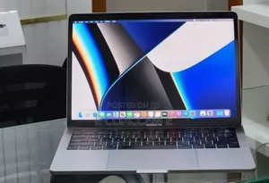 New Laptop Apple MacBook 16GB Intel Core i7 SSD 512GB