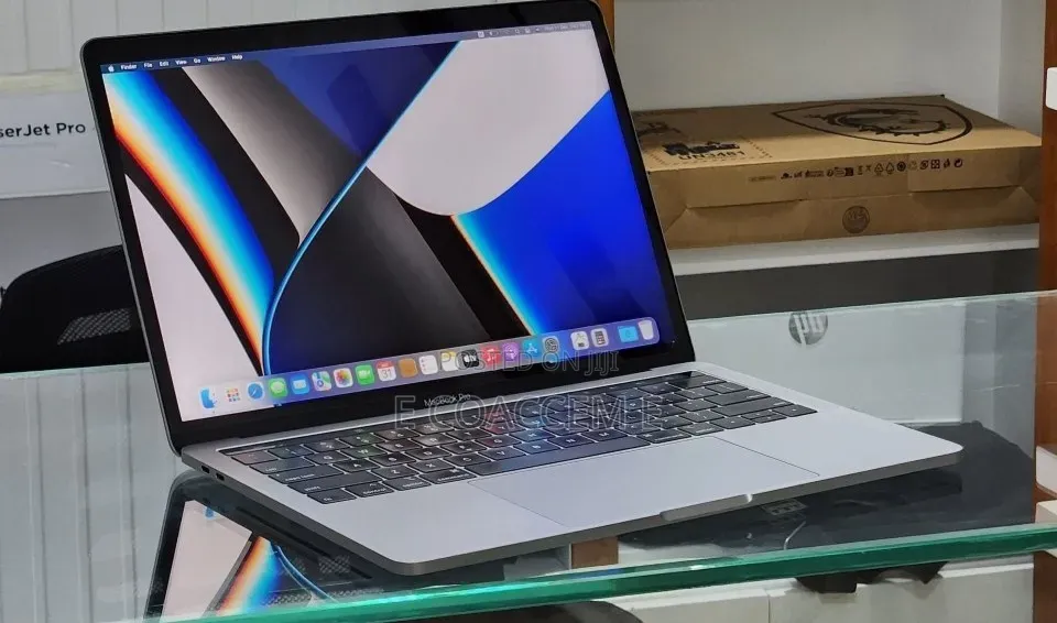 New Laptop Apple MacBook 16GB Intel Core i7 SSD 512GB