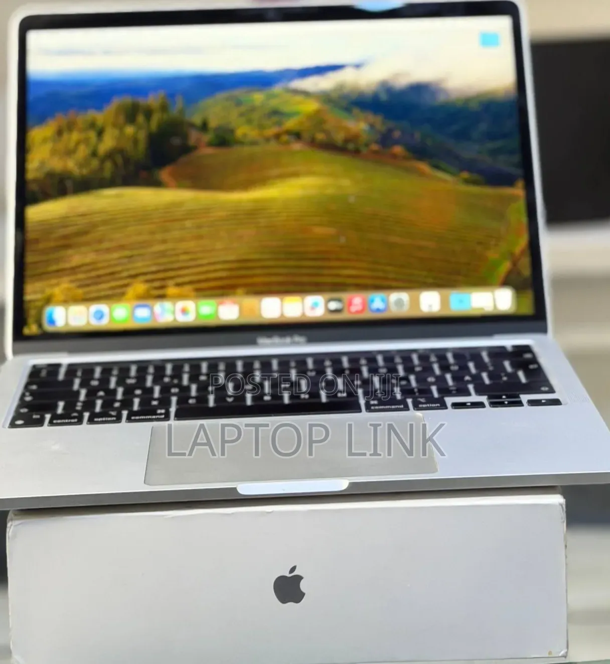 New Laptop Apple MacBook Pro 2020 M1 8GB Apple M1 SSD 512GB