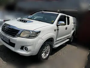 Toyota Hilux SR5 2015 White