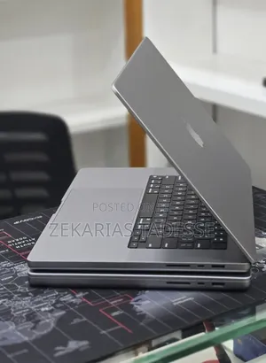 New Laptop Apple MacBook Pro 2020 M1 32GB Apple M1 Pro SSD 512GB