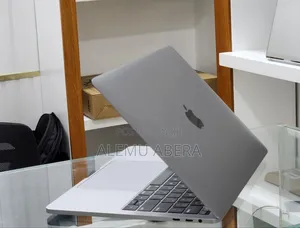 New Laptop Apple MacBook Pro 2019 16GB Intel Core i7 SSD 512GB