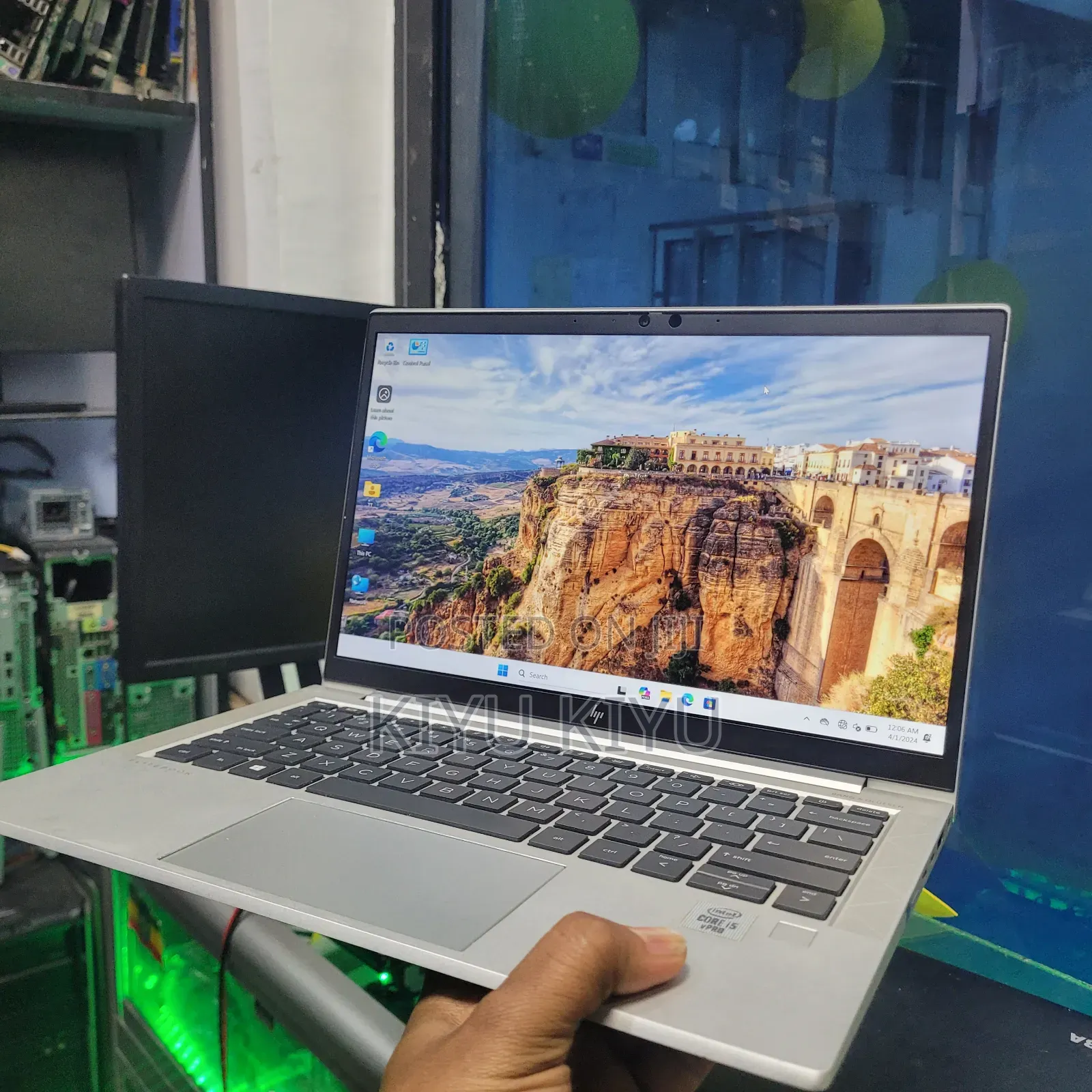 New Laptop HP EliteBook 830 8GB Intel Core i5 SSD 512GB