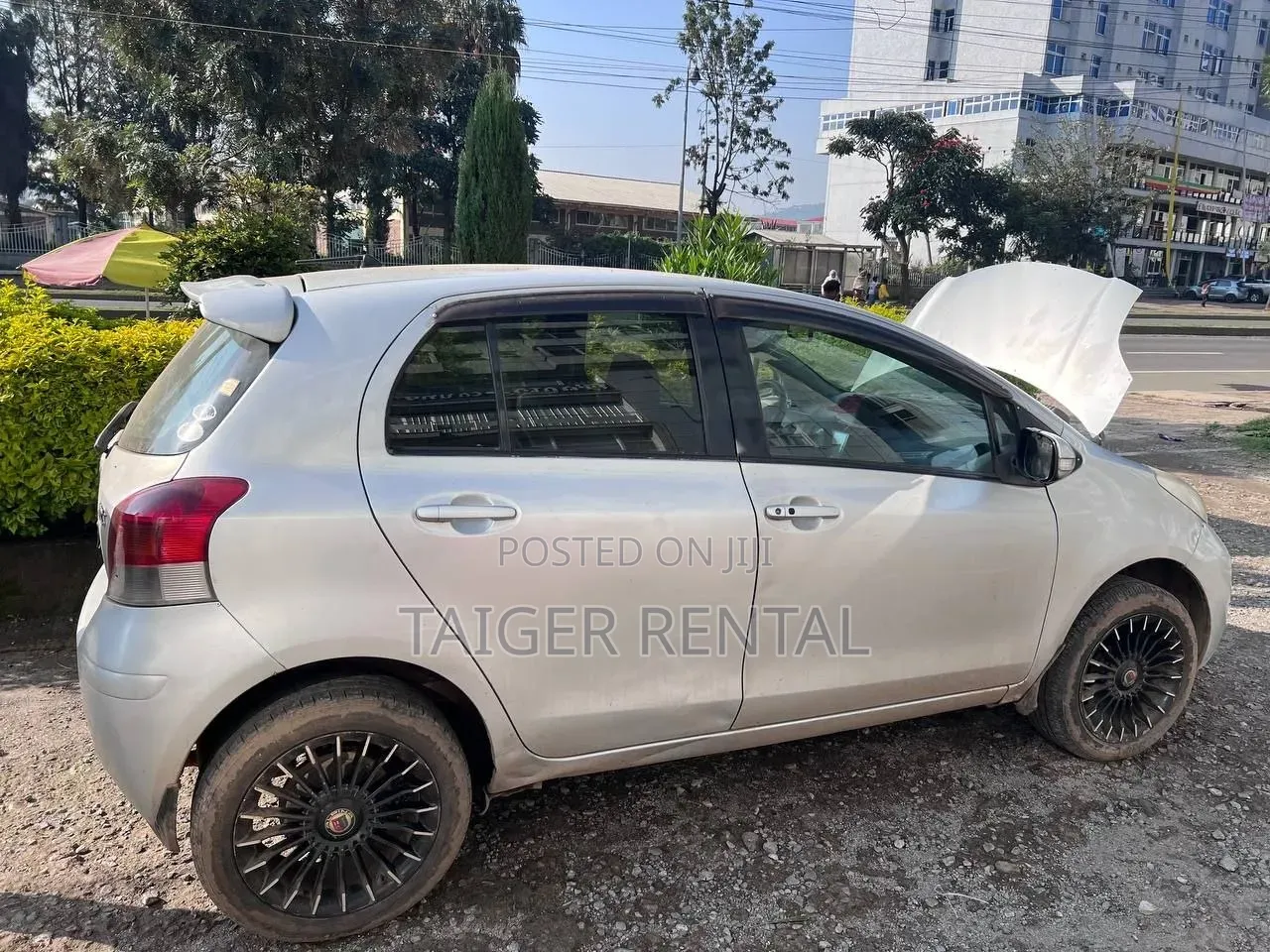 Yaris Compact