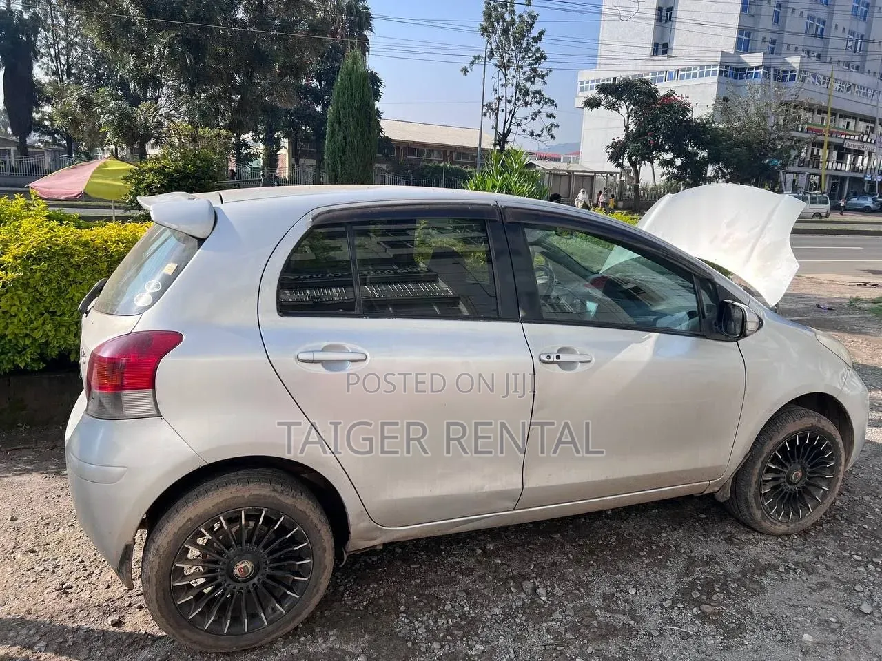 Yaris Compact