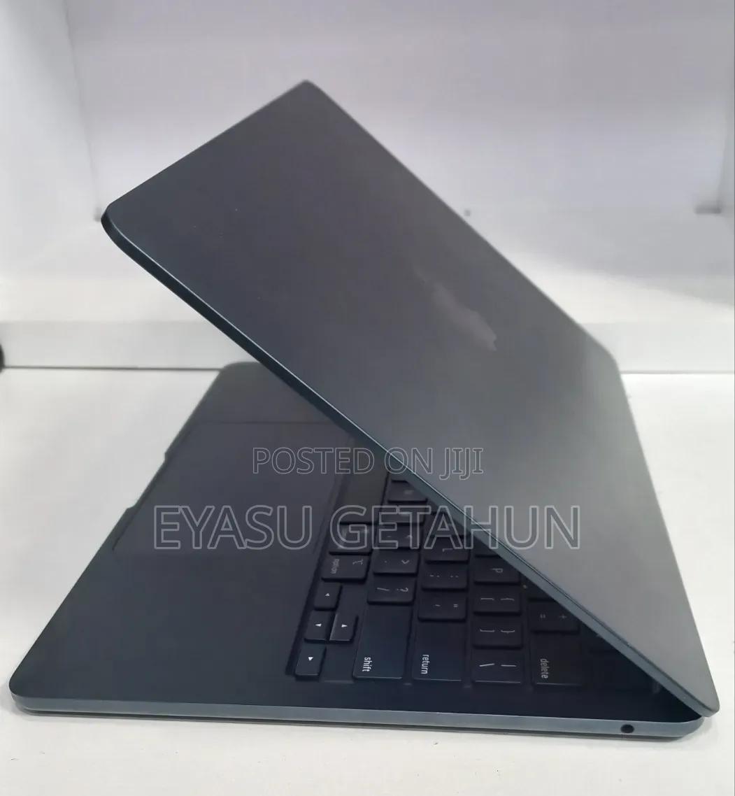 New Laptop Apple MacBook Air 2022 M2 8GB Apple M2 SSD 256GB