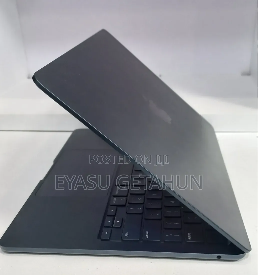 New Laptop Apple MacBook Air 2022 M2 8GB Apple M2 SSD 256GB