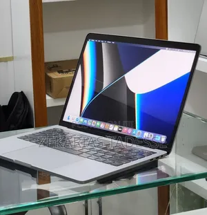 New Laptop Apple MacBook Pro 2019 16GB Intel Core i7 SSD 512GB