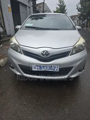Toyota Yaris 2012 Silver