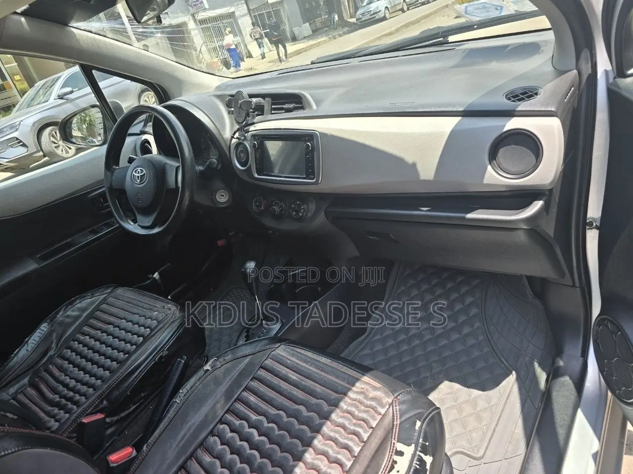 Toyota Yaris 2012 Silver