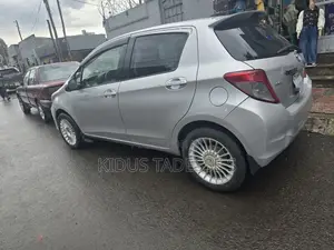 Toyota Yaris 2012 Silver