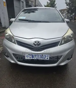 Toyota Yaris 2012 Silver